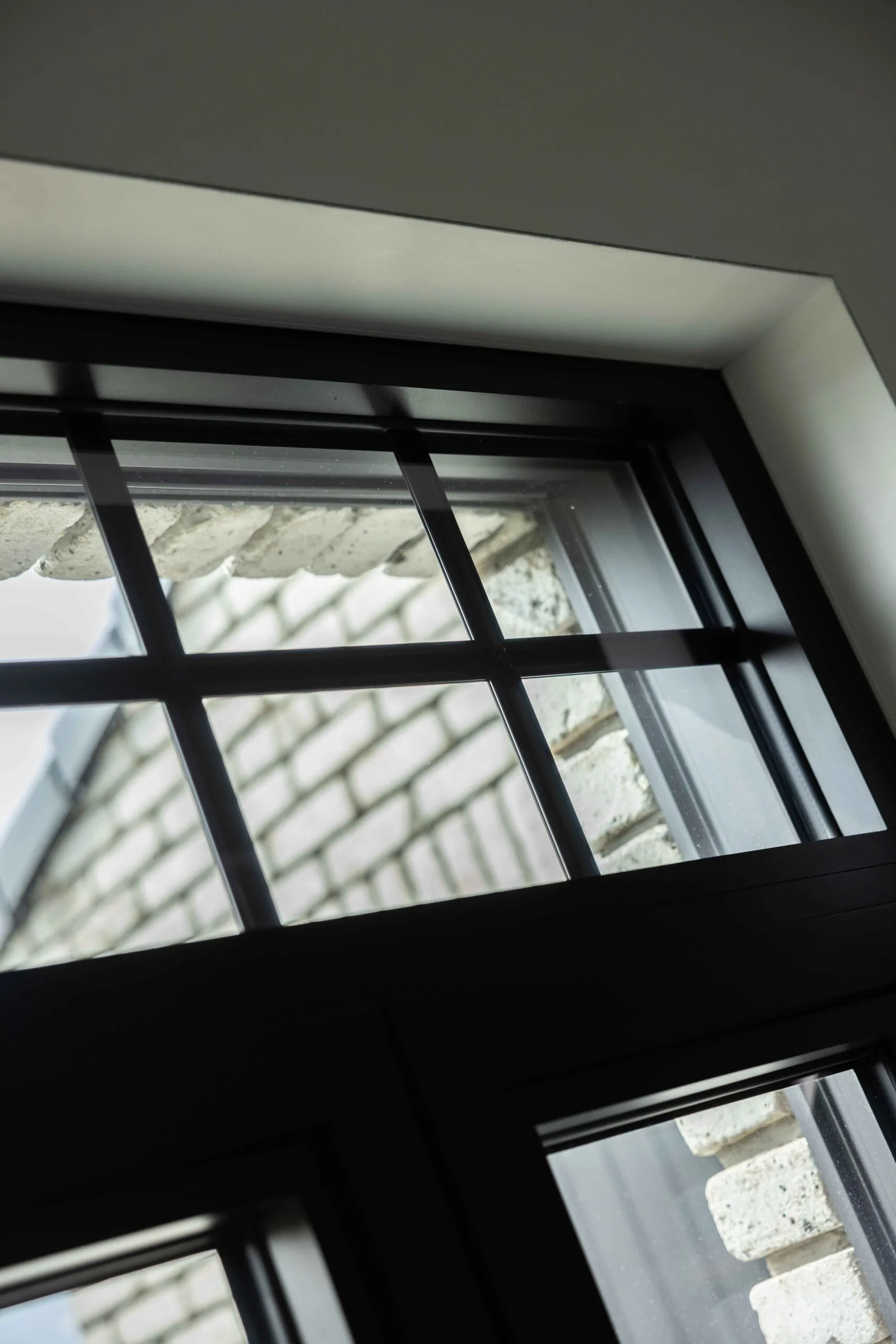 Aldo project 4 moderne uitbouw zwarte aluminium ramen